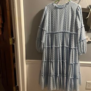 This is a dainty Jewels dress only been worn twice. It’s a size large!